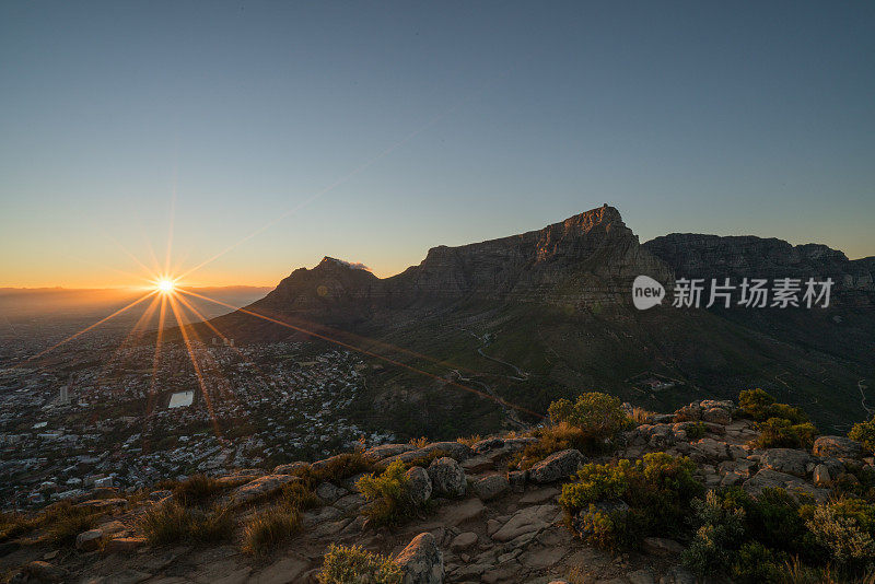 南非开普敦日出时的美丽景色