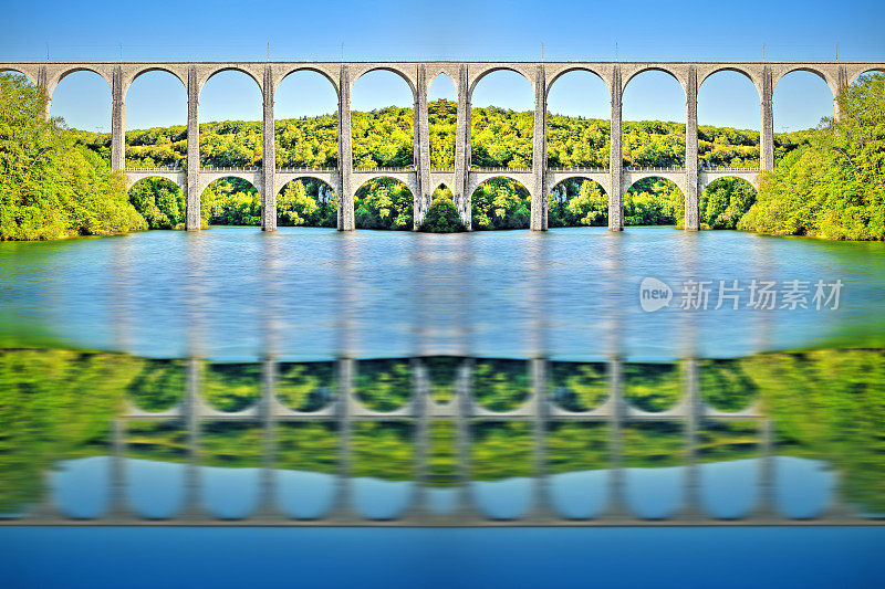 法国古石高架桥横跨大河对称形万花筒
