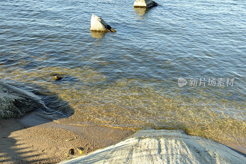 海滩和岩石