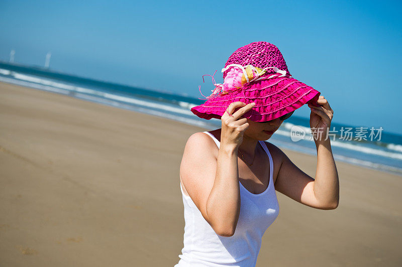 戴夏帽的女人