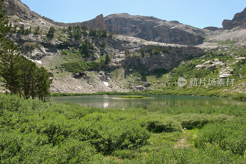 内华达红宝石山的岛湖