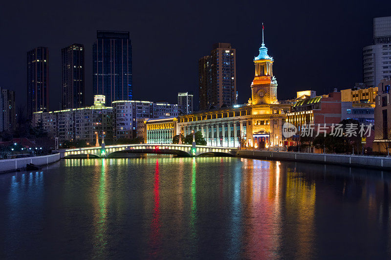 上海苏州河和邮政总局大楼夜景