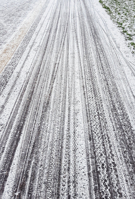 雪地上的自行车道