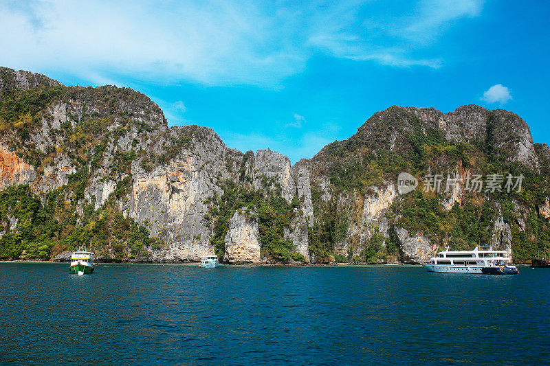 泰国甲米省的皮皮岛的悬崖