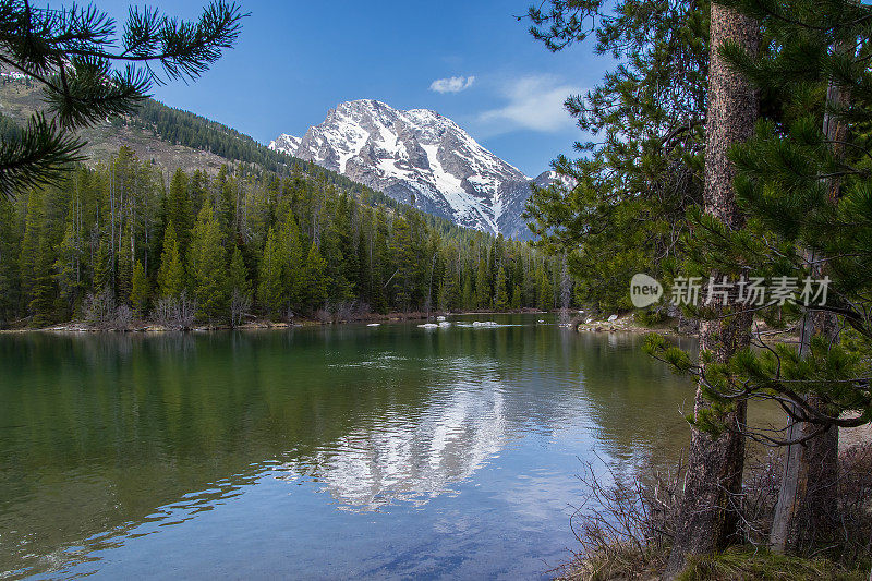 提顿山脉的串湖景观