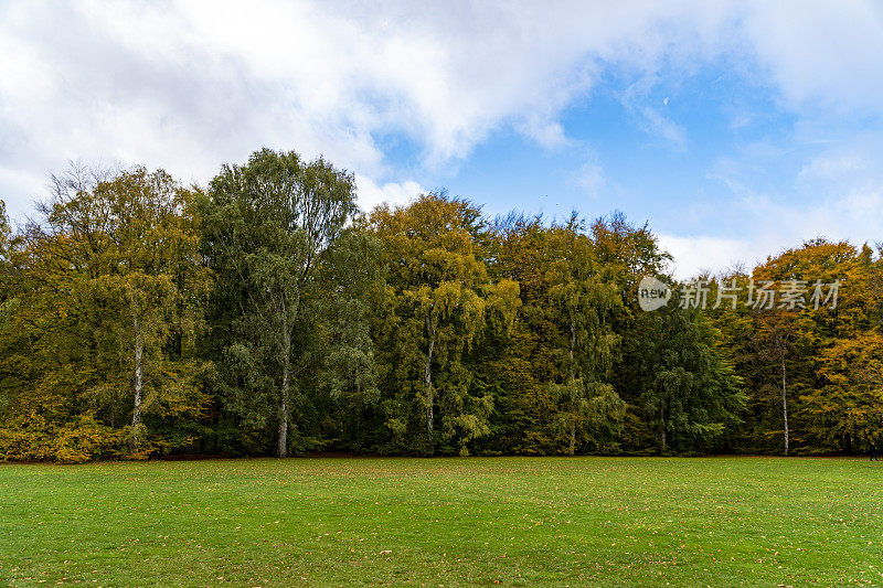 秋天的景象来自Malm?最大的中央公园;Pildammsparken。