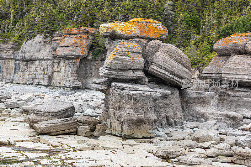 在明根群岛国家公园保护区，可以看到幽灵岛，幽灵岛拥有近5亿年前的美丽巨石。