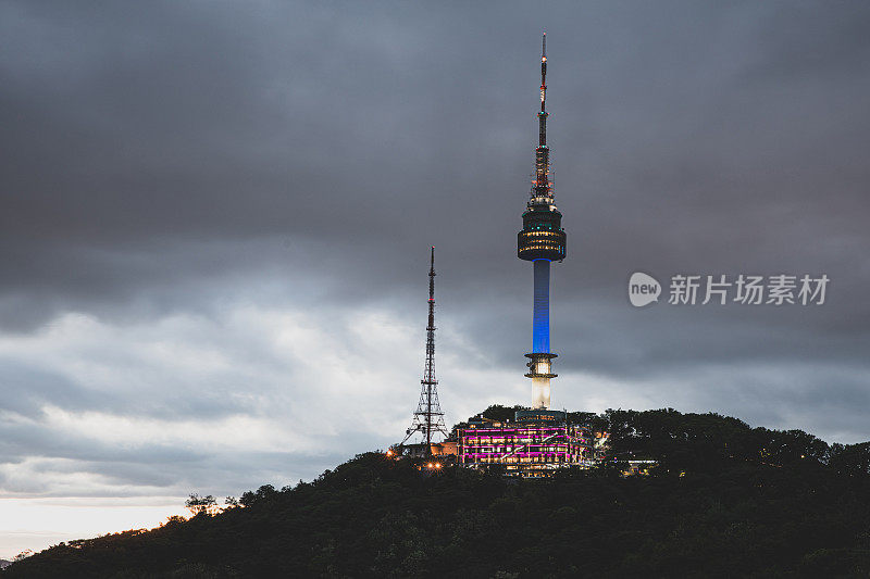 韩国南山，首尔的N塔黄昏