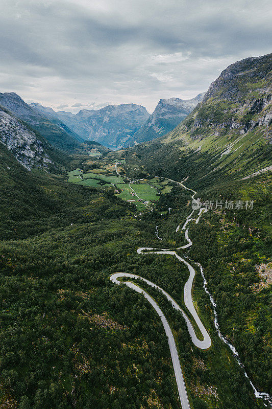 挪威发夹公路鸟瞰图