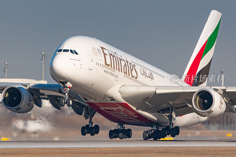 阿联酋航空公司的空客A380飞机在慕尼黑机场