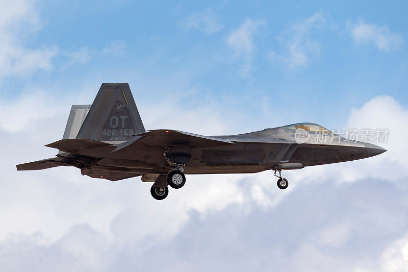 美国空军(USAF)洛克希德·马丁F-22A猛禽(99-4010)，隶属于422测试和评估中队，第53测试和评估组位于内利斯空军基地。