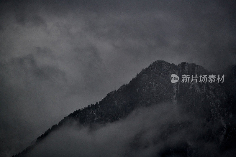 别在山里迷了路……