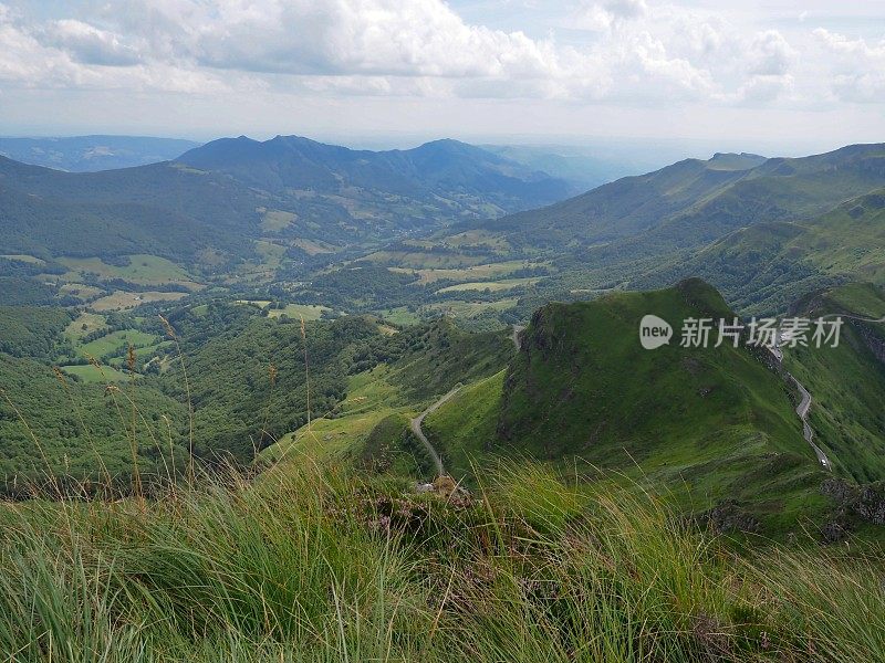 法国康塔尔山脉的火山景观