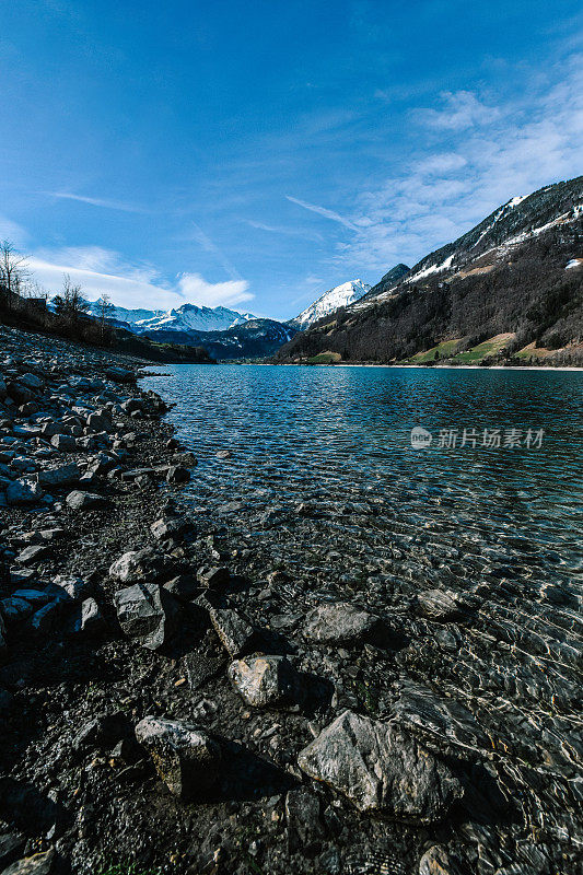 伯尔尼斯阿尔卑斯山湖，瑞士