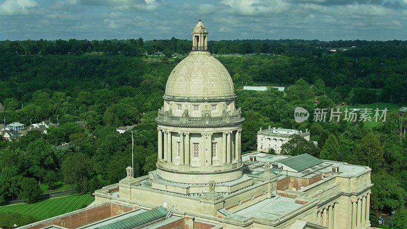 肯塔基州国会大厦夏日阳光-无人机拍摄