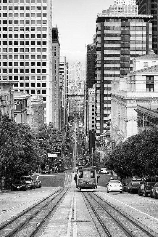 老式缆车在加利福尼亚街，旧金山。