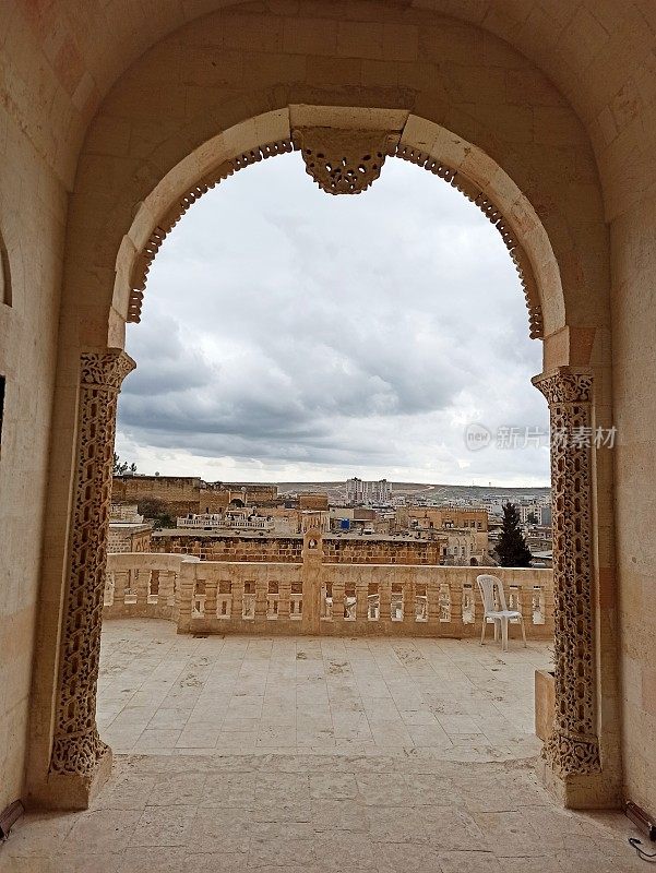 土耳其米迪亚特马尔丁的历史阿拉伯风格的石头建筑araç门