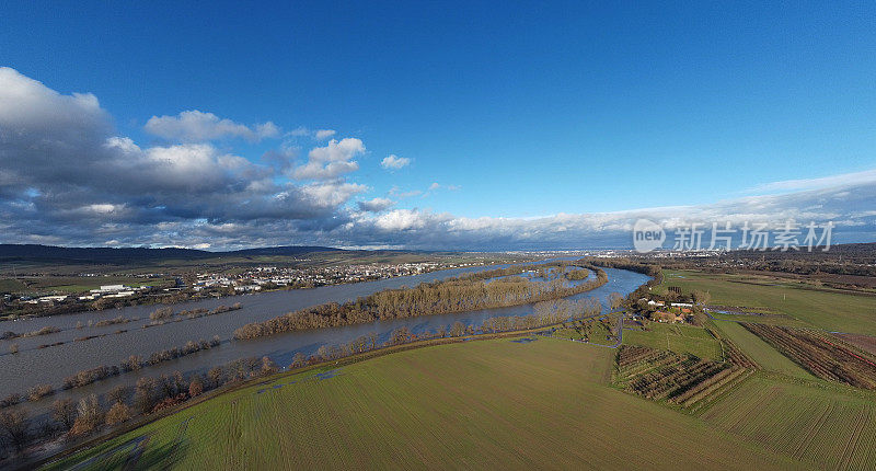 德国莱茵高地区，莱茵河和洪水泛滥的河岸