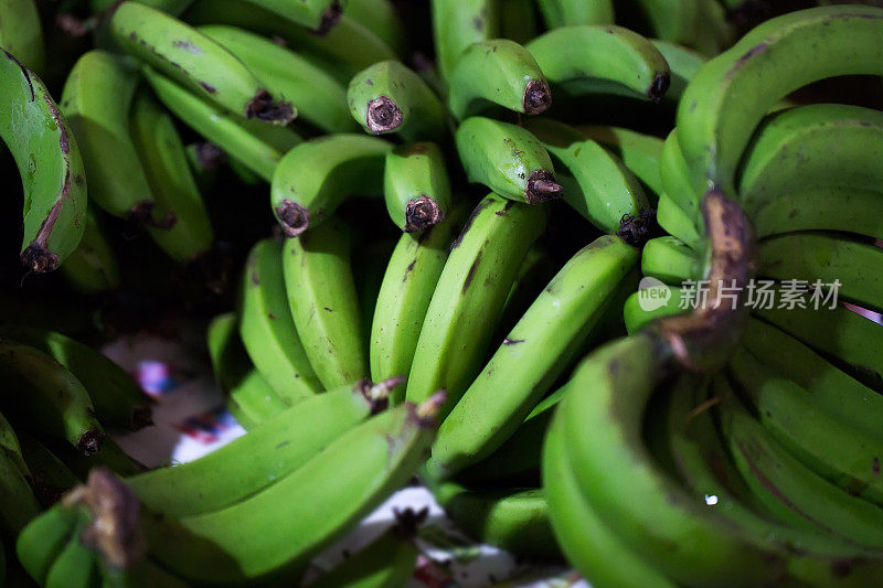 毛里求斯印度市场上的绿香蕉