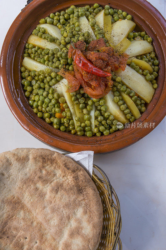 羊肉炖锅和摩洛哥面包