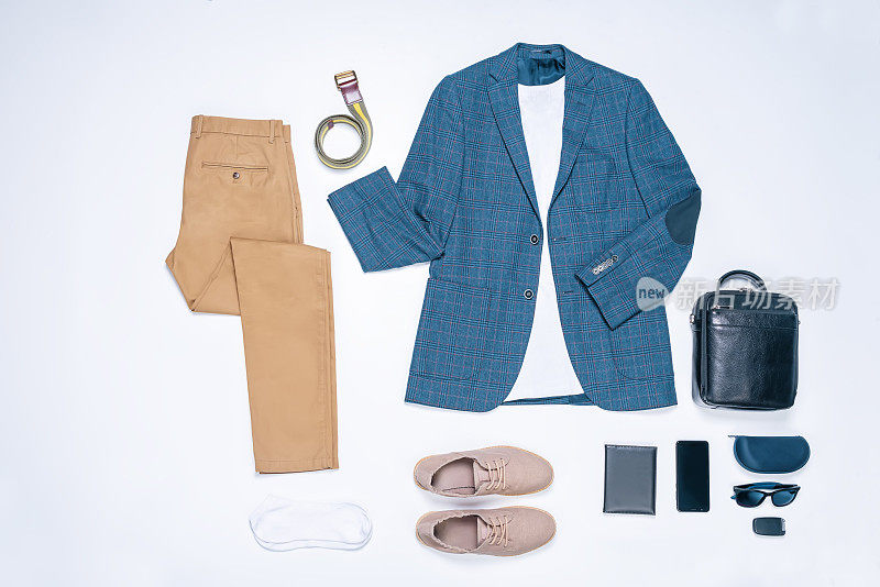 男士商务休闲装，如夹克或衬衫、裤子、袜子、运动鞋等