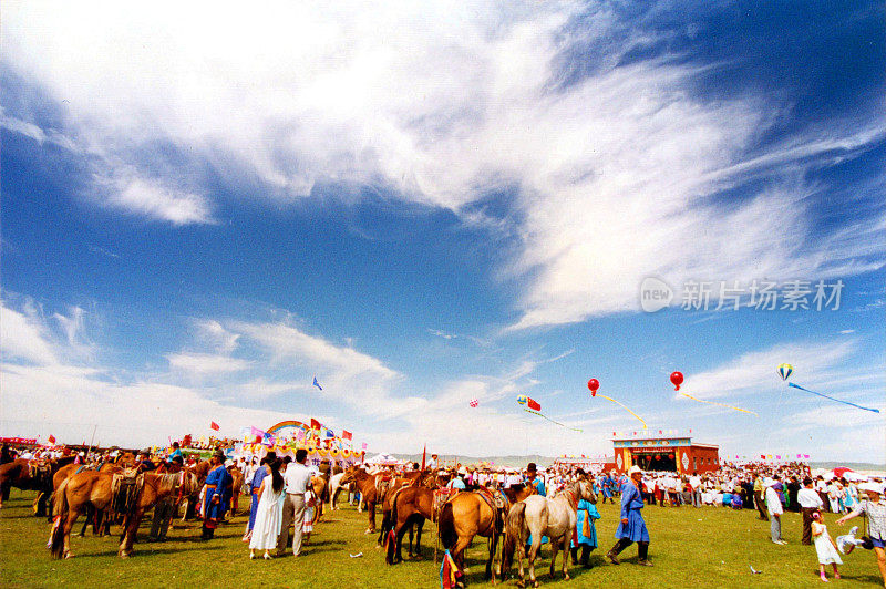 蒙古族传统节日那达慕:主要节日场所。1990年代，内蒙古