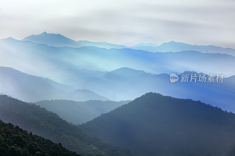 云海环山