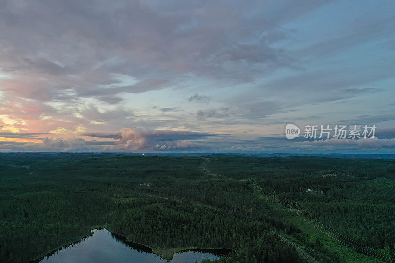芬兰湖泊自然景观森林荒野日落
