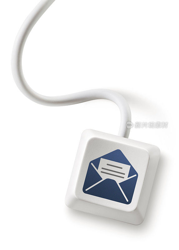 电子邮件在线信息。电脑键和电缆。