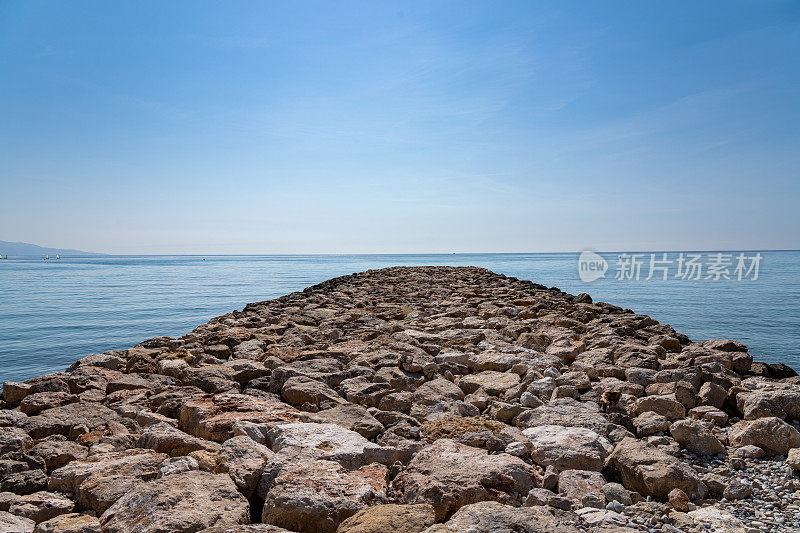 海上的破浪器