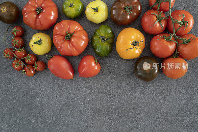 品种多样的番茄平铺静物