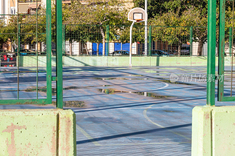 西班牙瓦伦西亚公共篮球场的篮筐