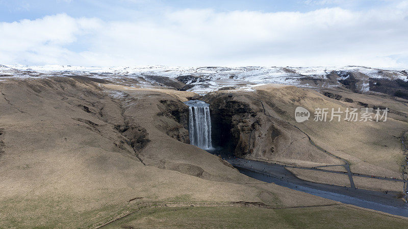 鸟瞰Skógafoss，冰岛最美丽的瀑布之一。冰岛
