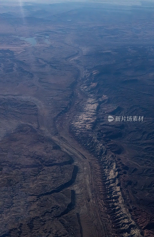 美国犹他州汉克斯维尔附近的一些峡谷的阿里尔视图