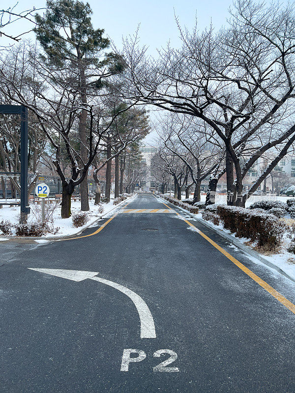 首尔结冰的道路