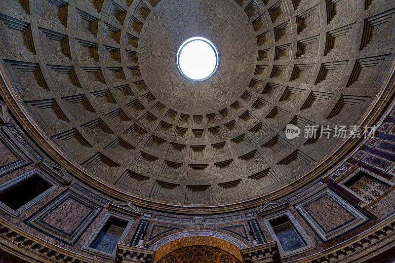 万神殿的圆顶，这是罗马保存最完好的最古老的神庙