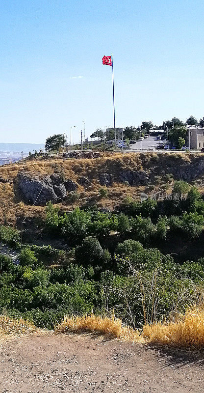 从土耳其哈普特要塞看埃拉齐格和克班大坝