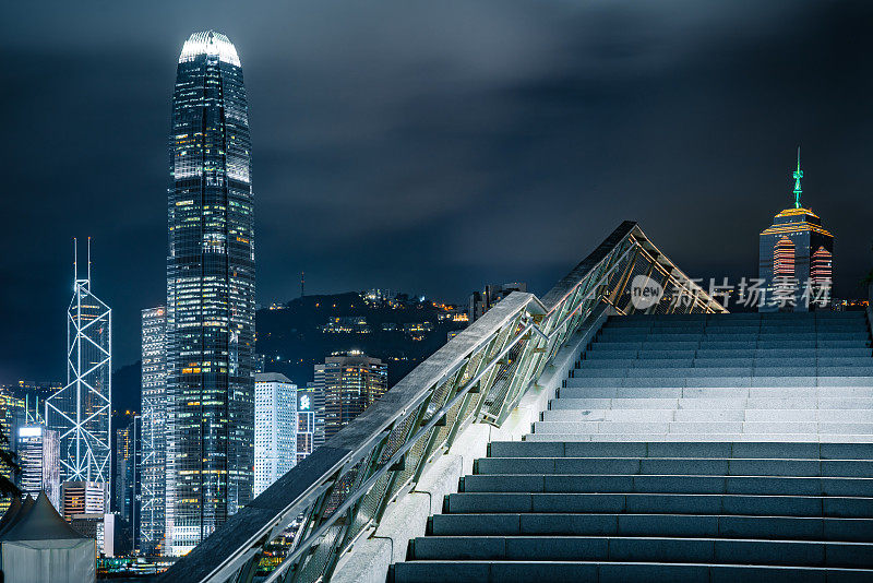 台阶和楼梯，夜晚的城市