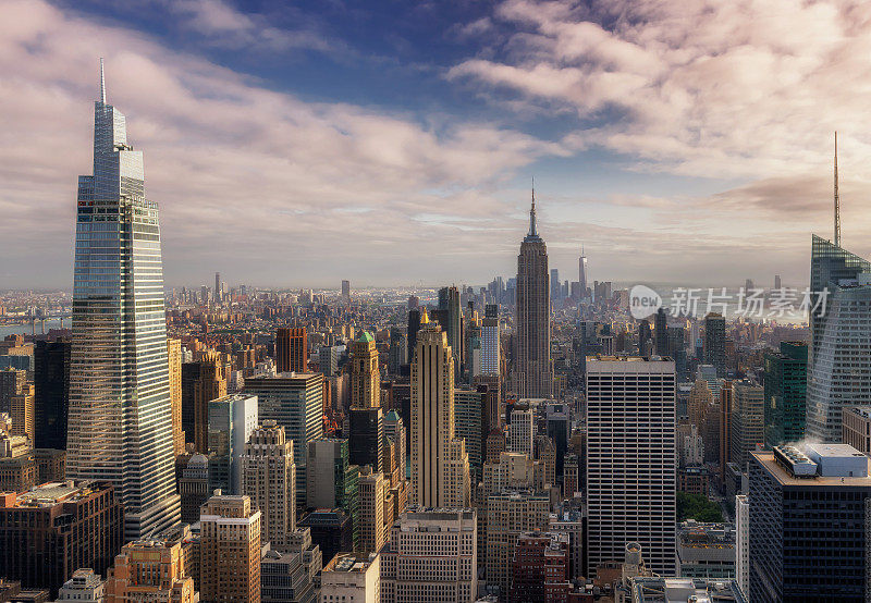 日落时的纽约城市天际线，曼哈顿，纽约，美国