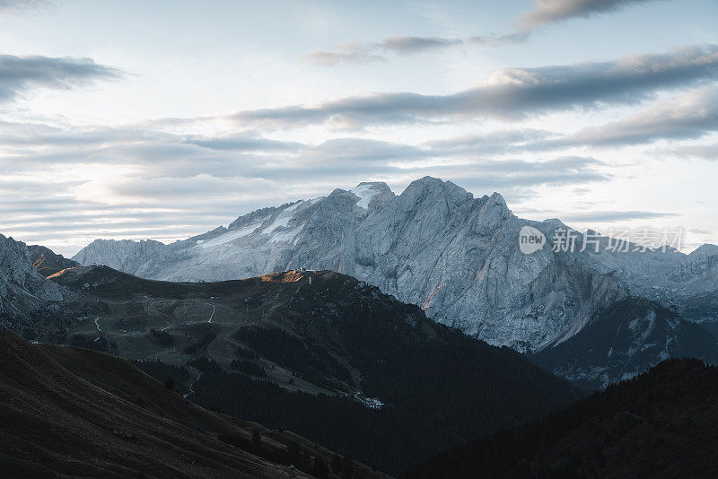 意大利Dolomites的Sella山口