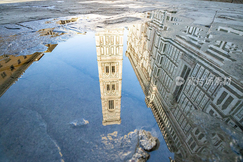 意大利托斯卡纳的佛罗伦萨大教堂广场上的乔托钟楼