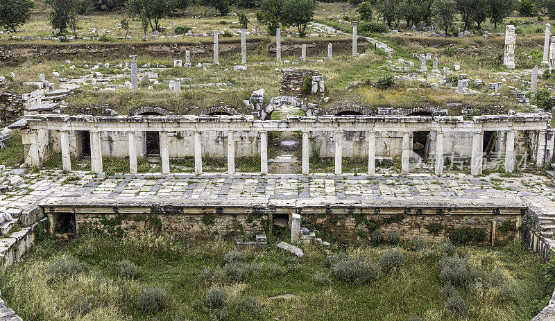 土耳其艾丁安纳托利亚西部阿芙洛狄西亚斯的古希腊城市圆形剧场的舞台。