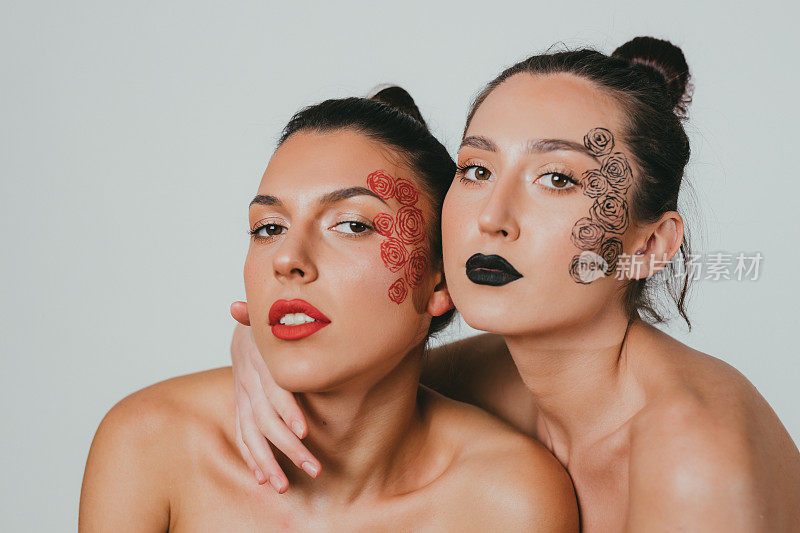 两个年轻的女人脸上画着化妆艺术