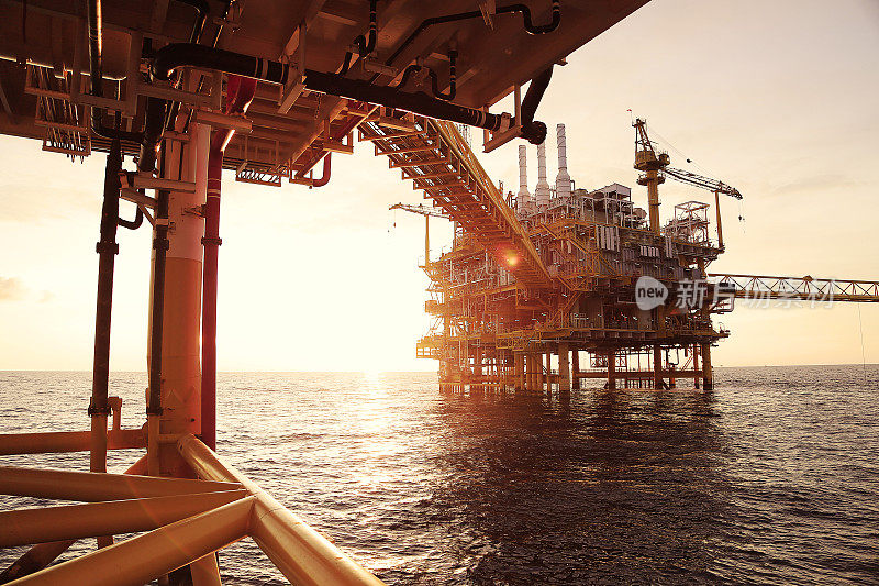 海上石油和天然气生产建设平台
