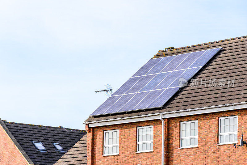 英国太阳能电池板的阳光屋顶