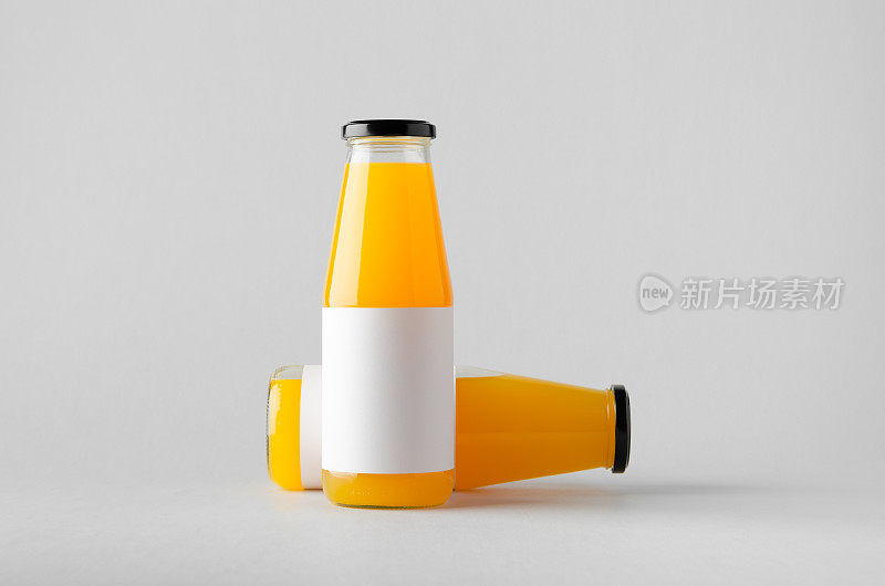 果汁瓶模型-两瓶。空白的标签