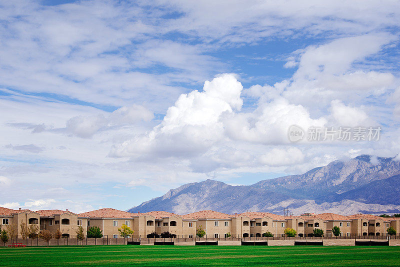 郊区-新住房发展在阿尔布开克