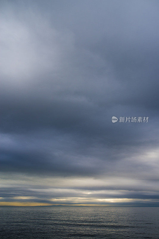 暴风雨的天空