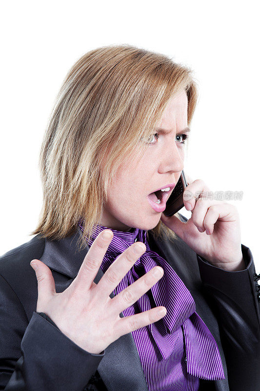 商务女性在手机上生气