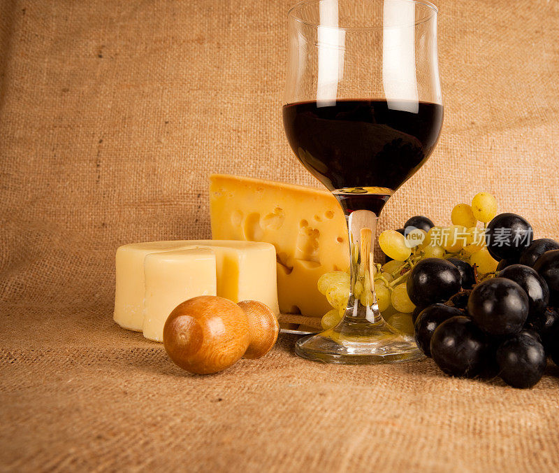 葡萄酒、奶酪和葡萄